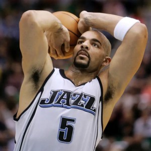 乐鱼体育-爵士官方：08年的今天卡洛斯-布泽尔砍下了生涯最高的41分